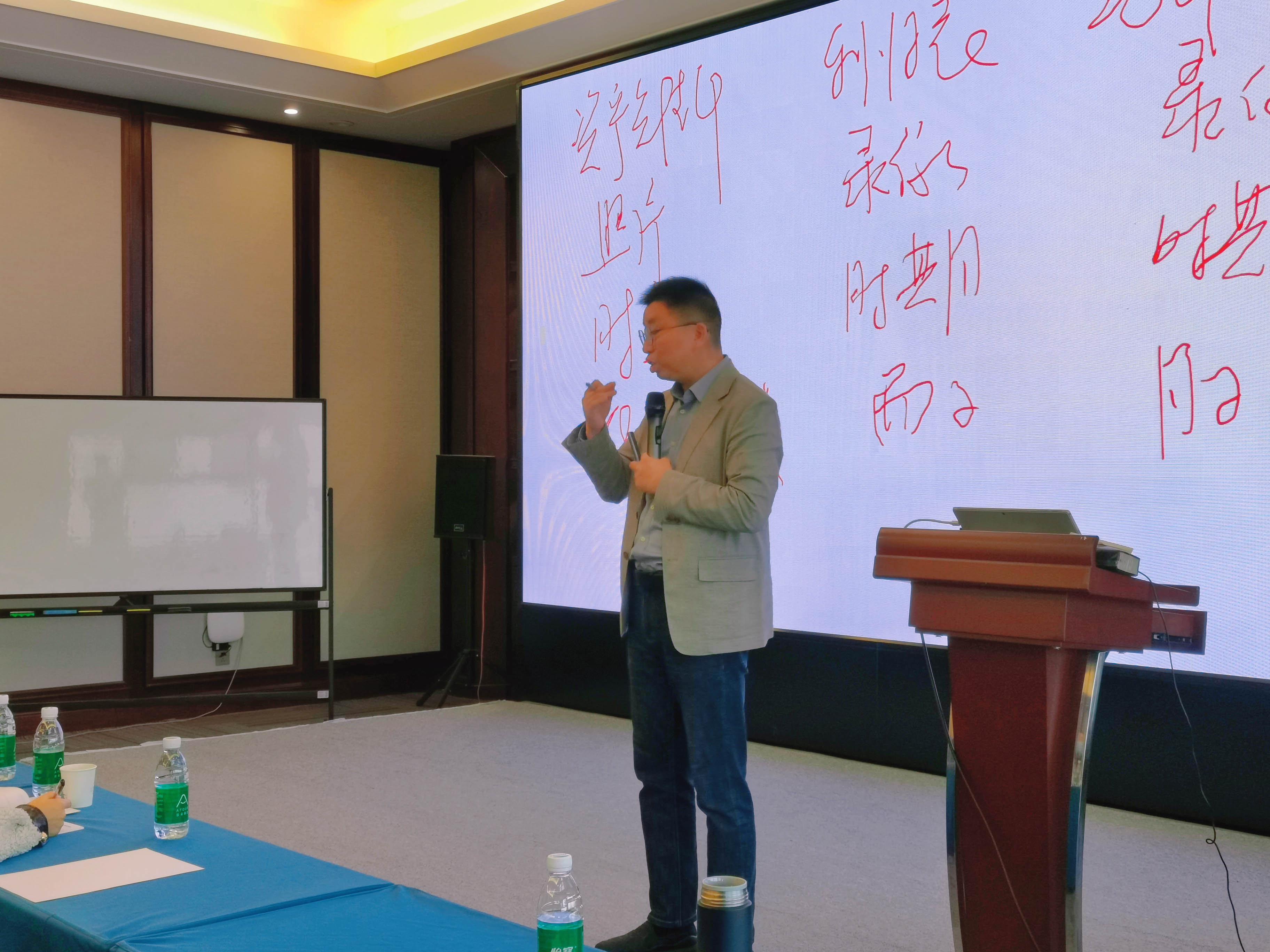 企业管理高级研修班杨立国老师开讲中